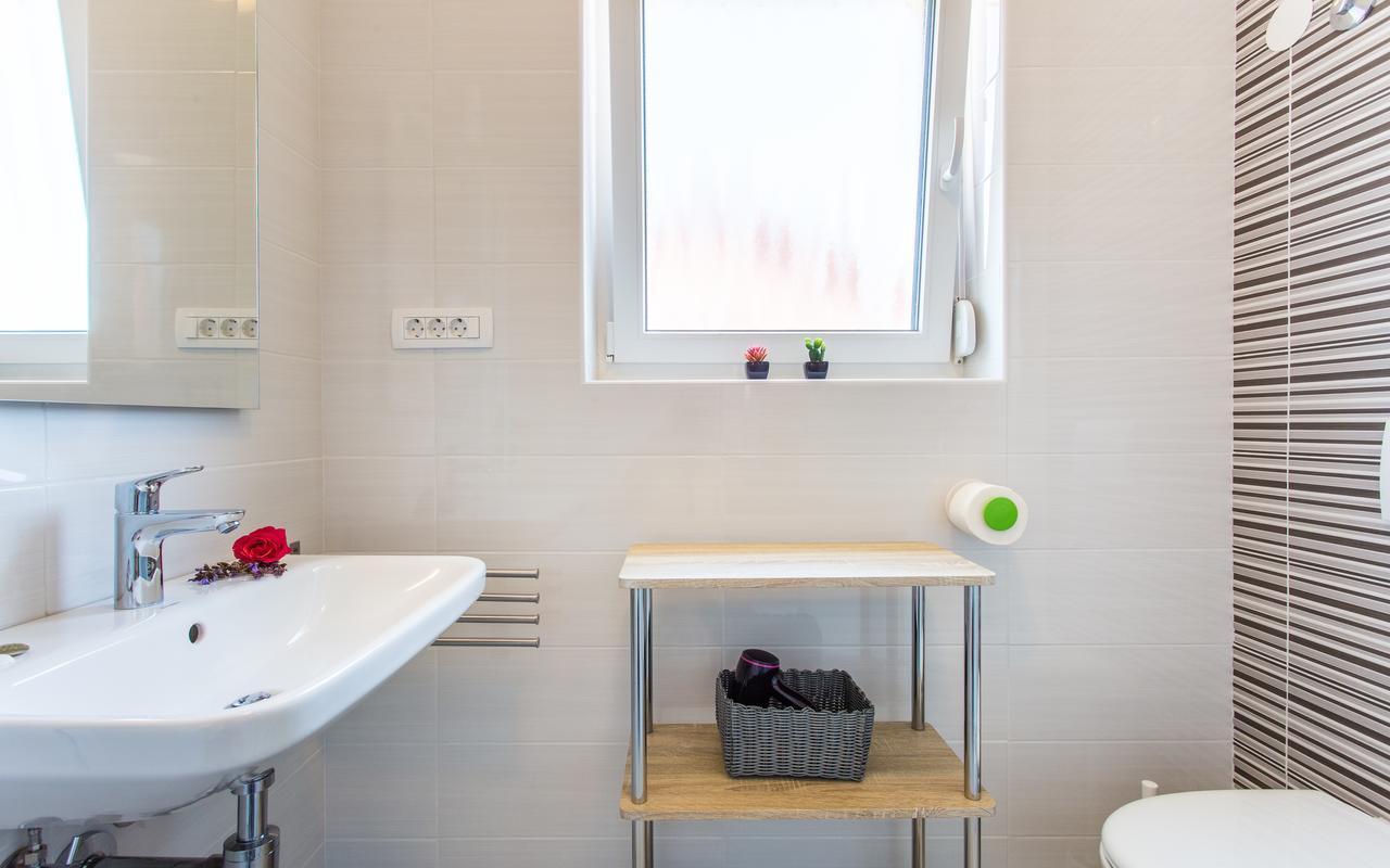Apartments Viktorija 2 Baška Екстериор снимка